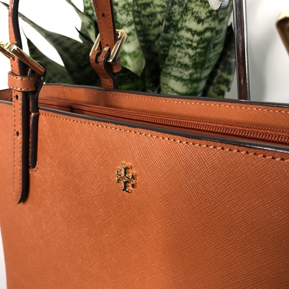 SOLD | Tory Burch Medium Saffiano Shoulder Bag - Picture 5 of 7